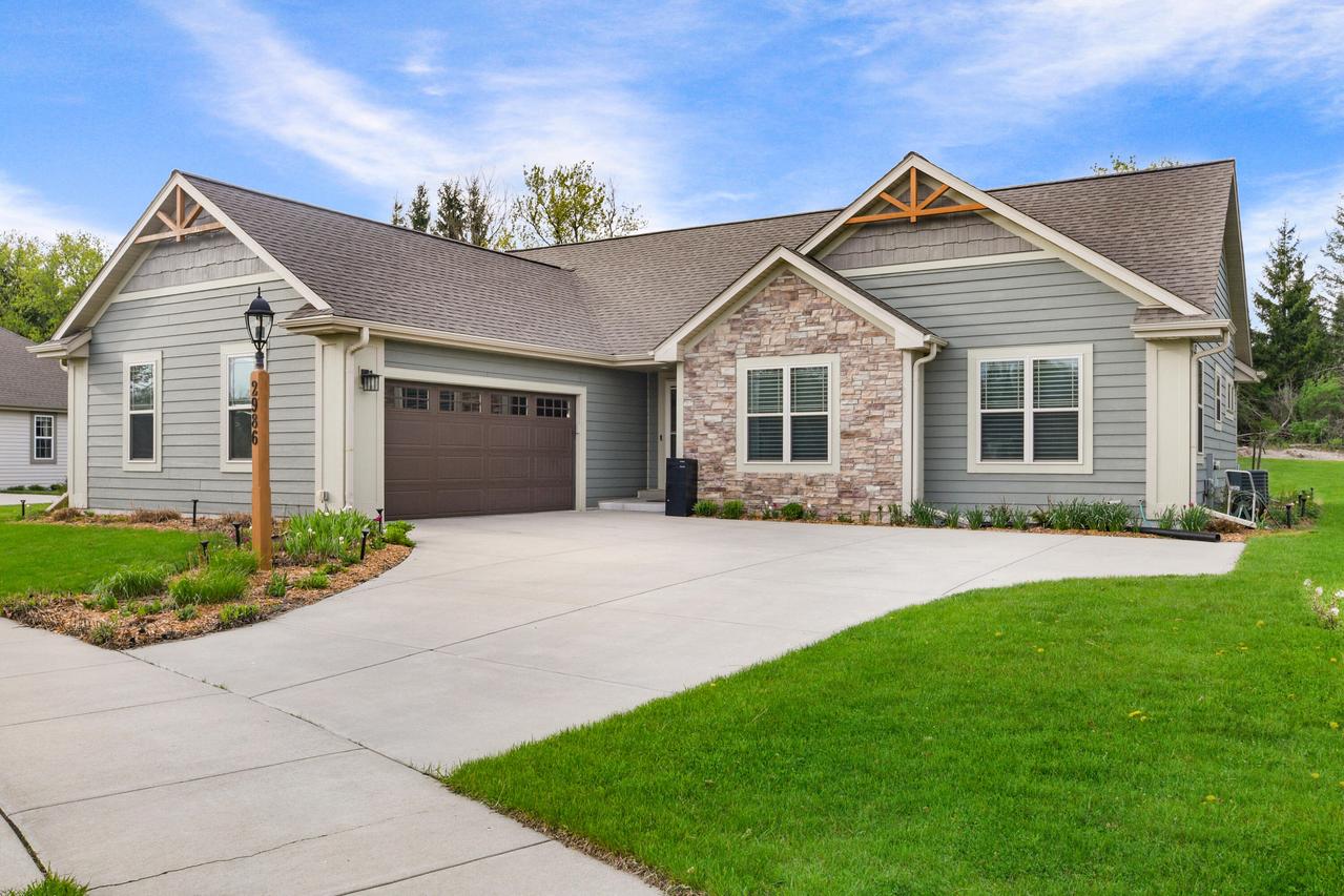 2986 Gateway Ave, Hartford, WI 53027