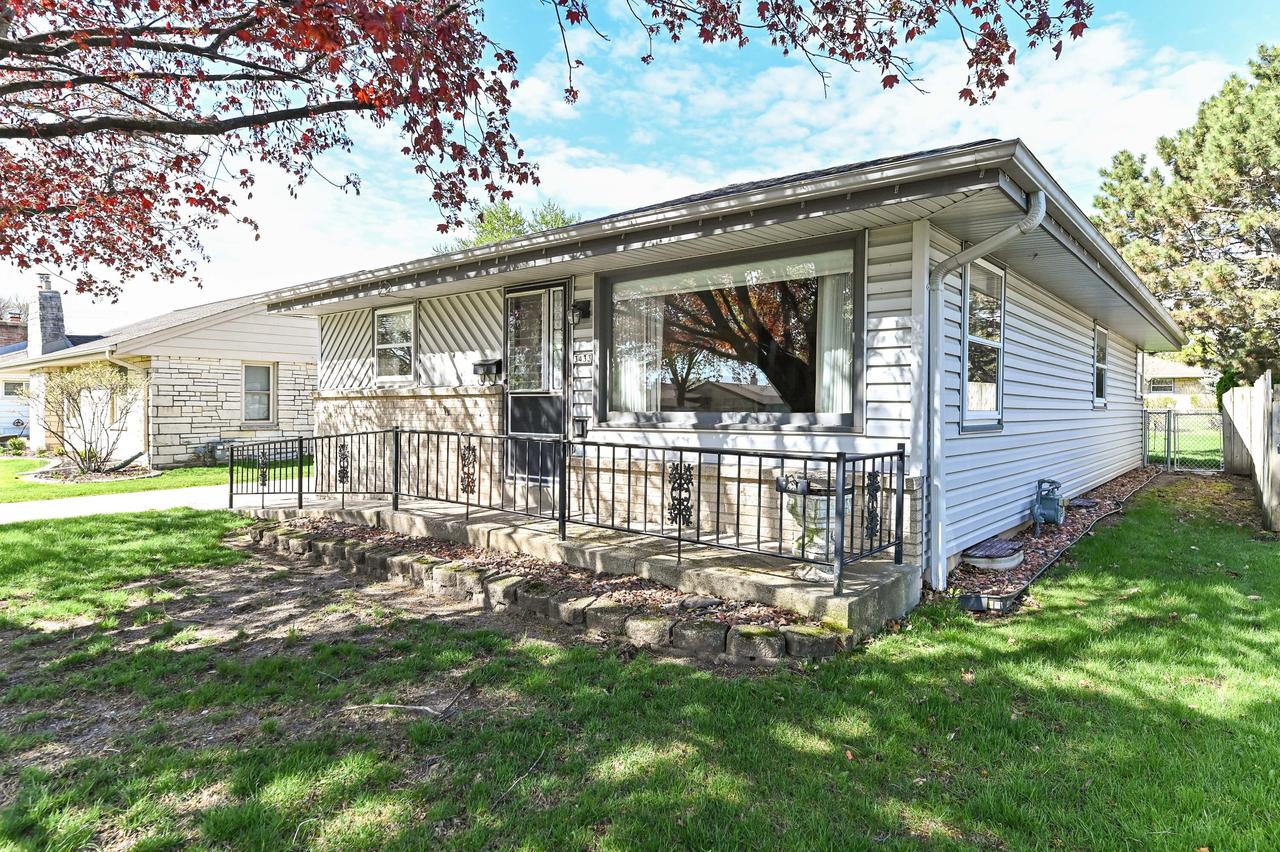 3433 S 85th St, Milwaukee, WI 53227