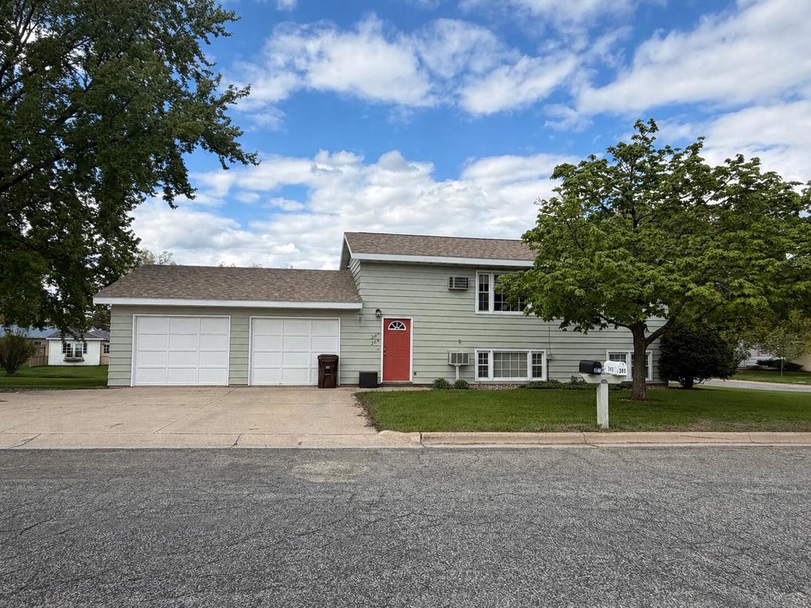 305-307 Larch Ave, Onalaska, WI 54650