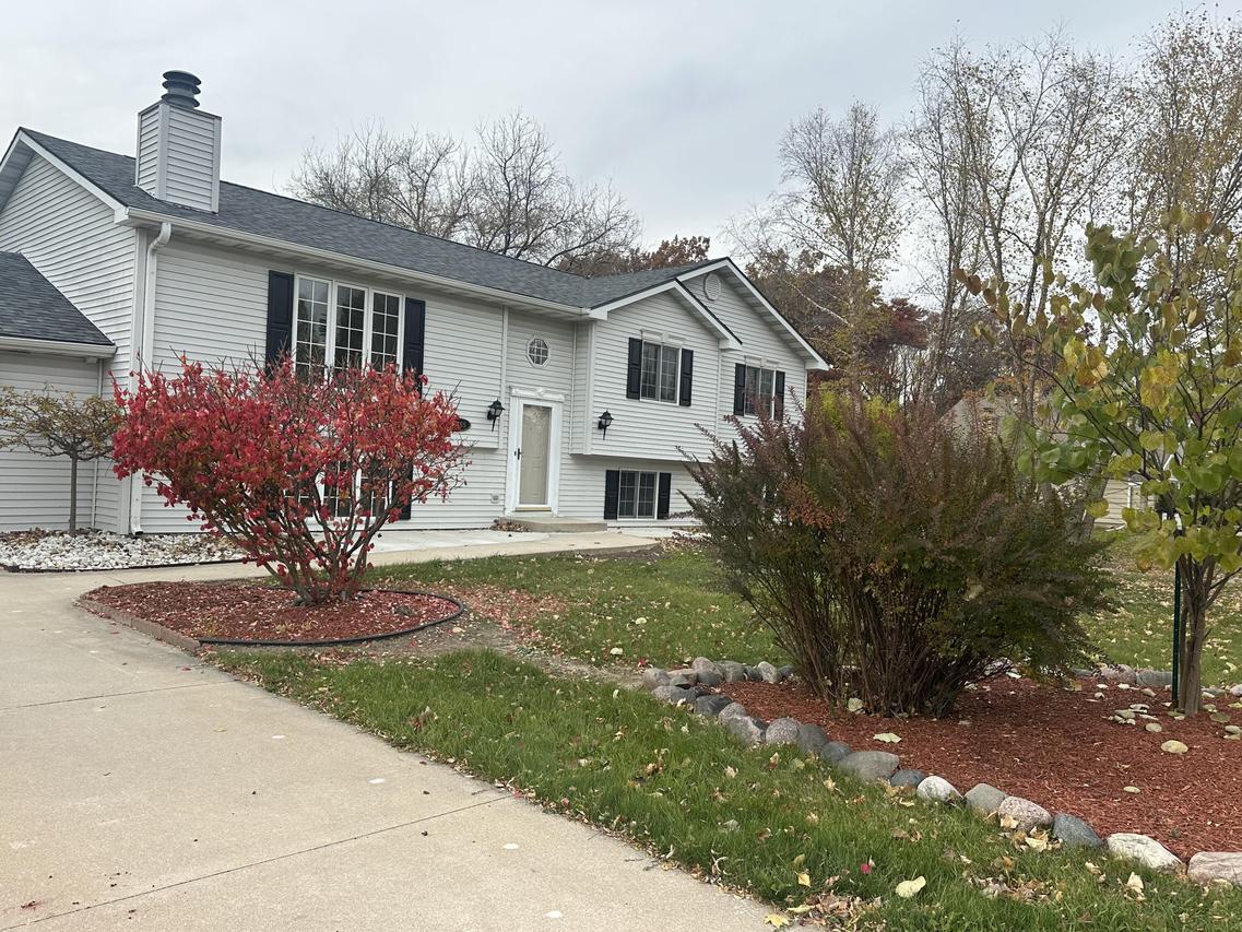 7765 S Mission Dr, Franklin, WI 53132