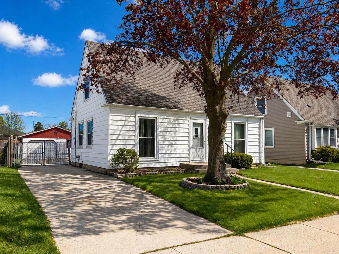 2205 Hayes Ave, Racine, WI 53405