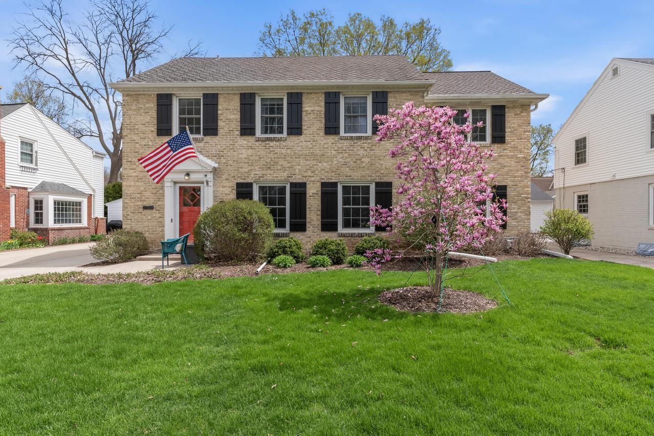 2434 N 93rd St, Wauwatosa, WI 53226