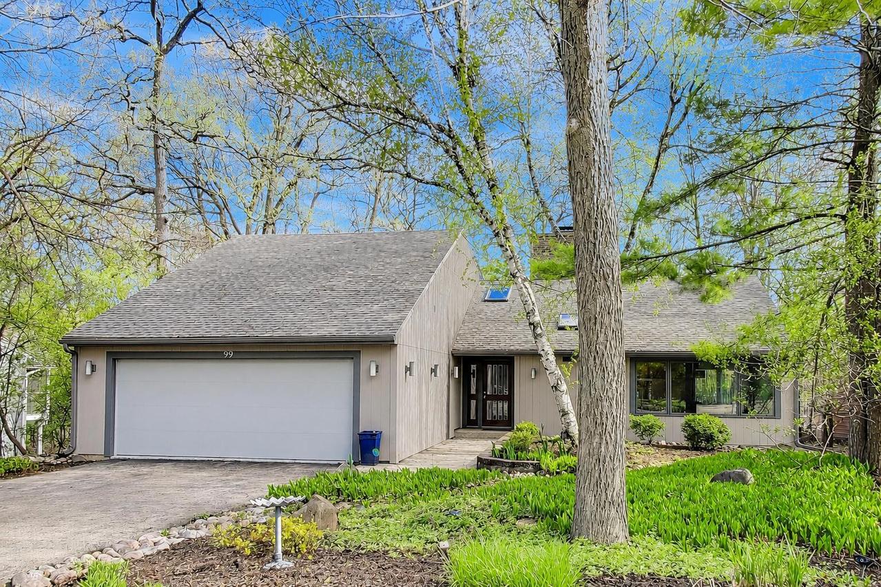 99 Saint Andrews Trl, Fontana, WI 53125