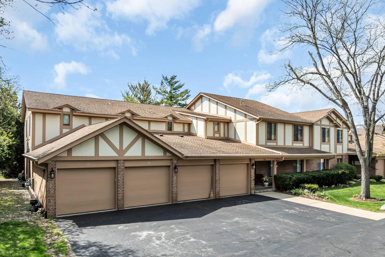 709 S Lake Shore #4H, Lake Geneva, WI 53147