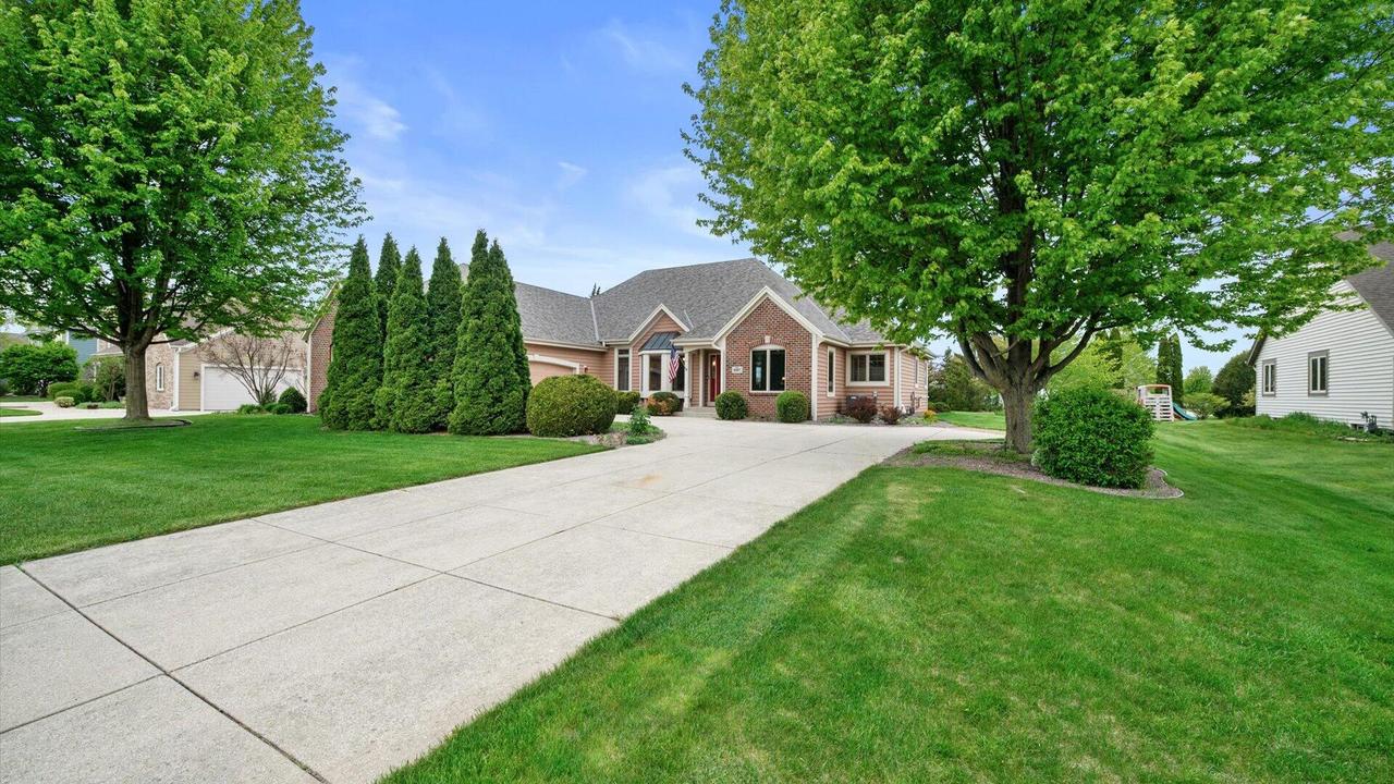 6065 S Preston Ln, New Berlin, WI 53151