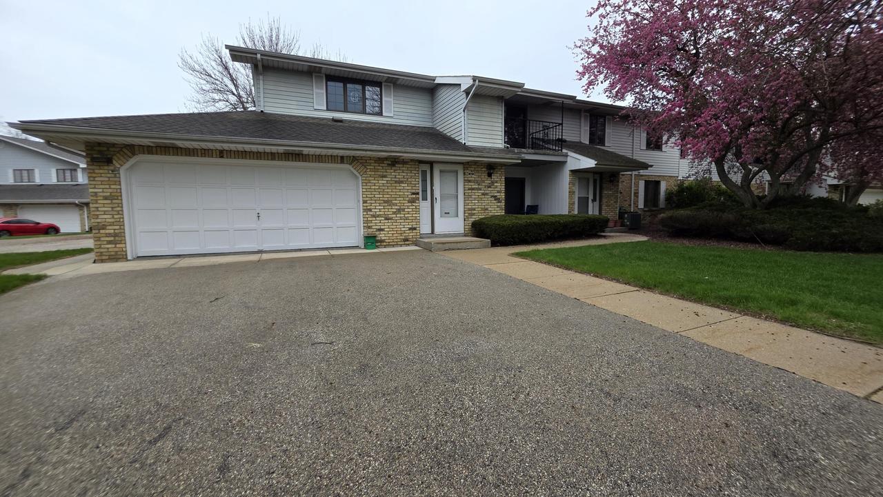 1425 Sun Valley #202, Mount Pleasant, WI 53406