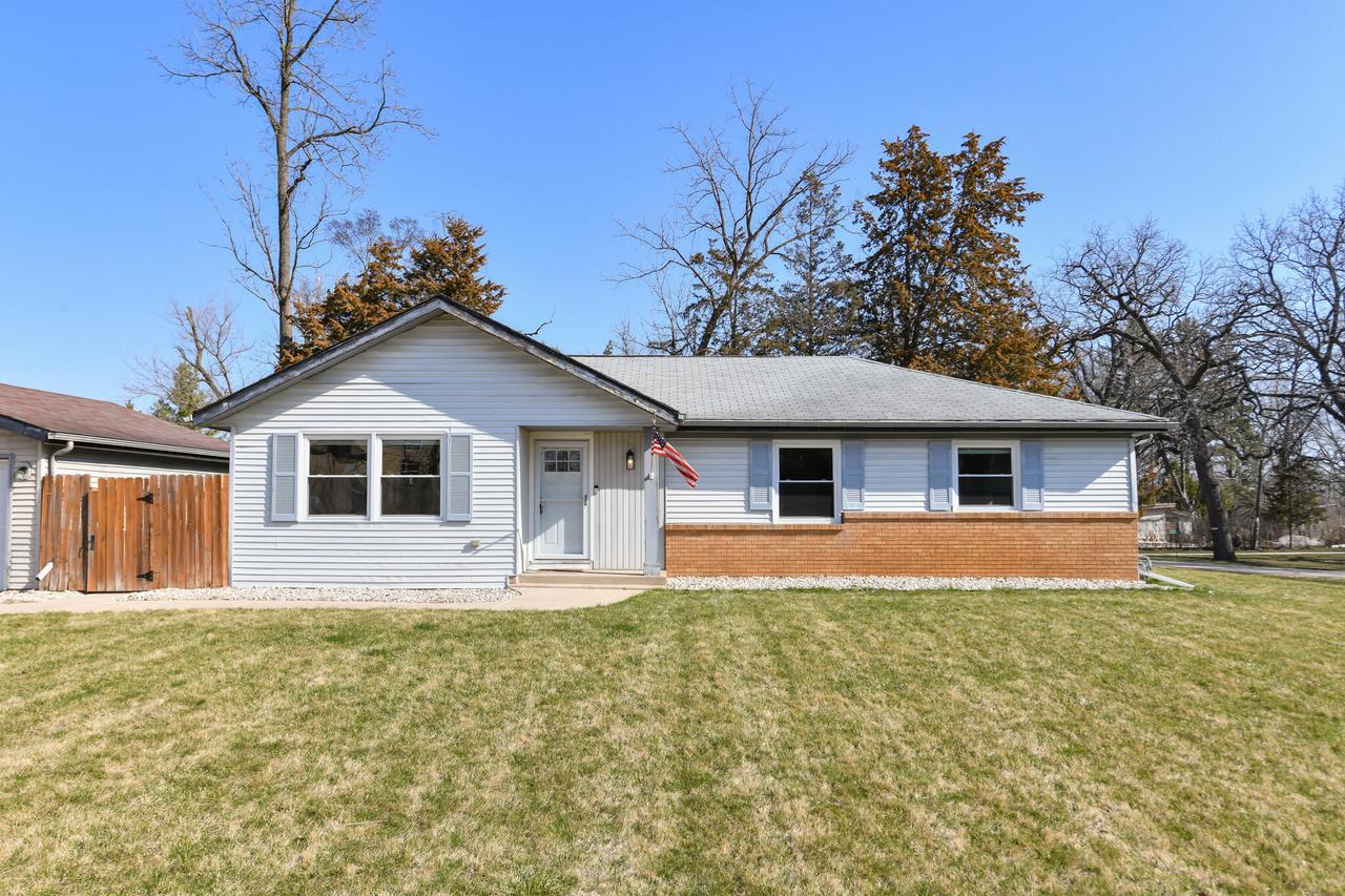 26314 Fries Ln, Norway, WI 53185