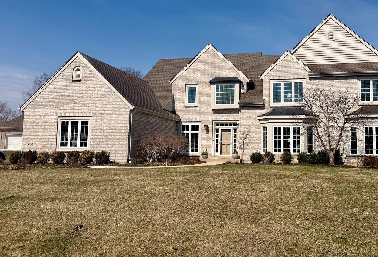 1926 W Hidden Reserve Ct, Mequon, WI 53092