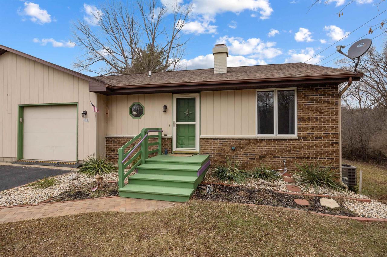 425 N Wright Rd, Janesville, WI 53546