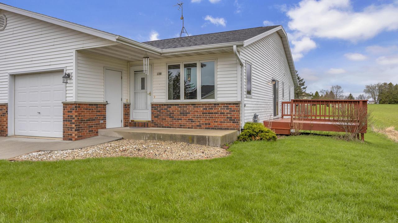 608 N 13th St, Oostburg, WI 53070