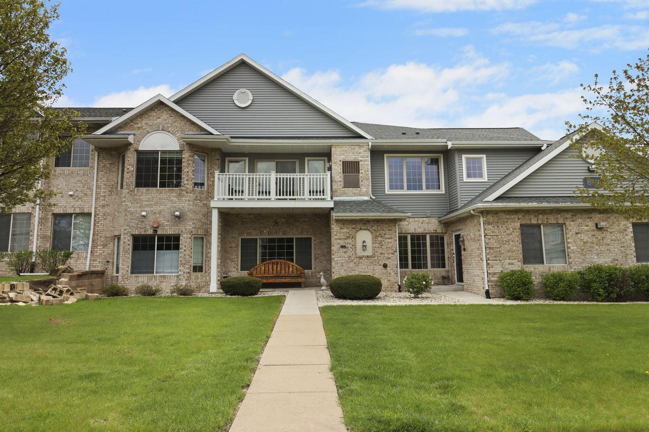 6911 53rd St #136, Kenosha, WI 53144