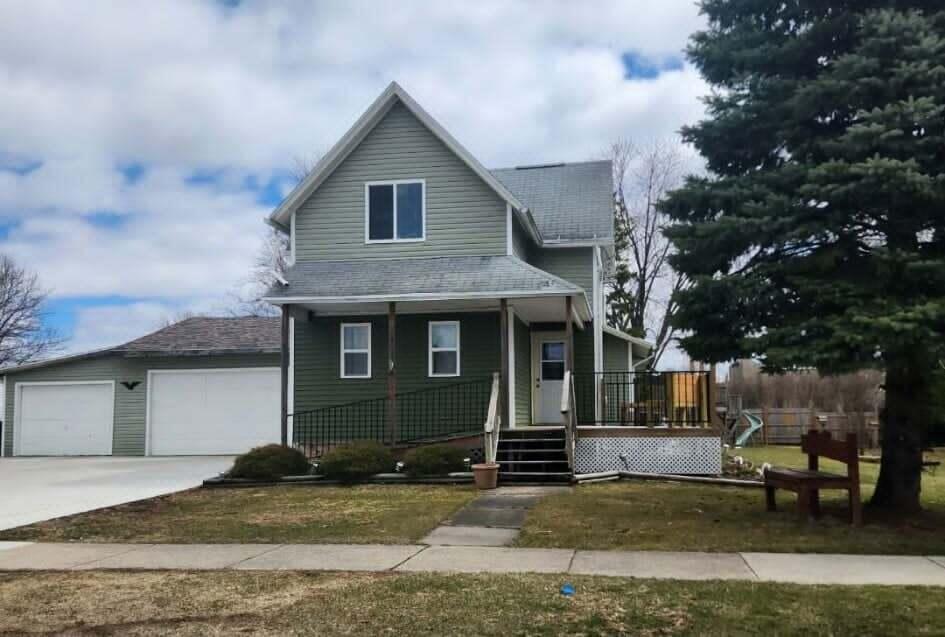 406 S Main St, Black Creek, WI 54106