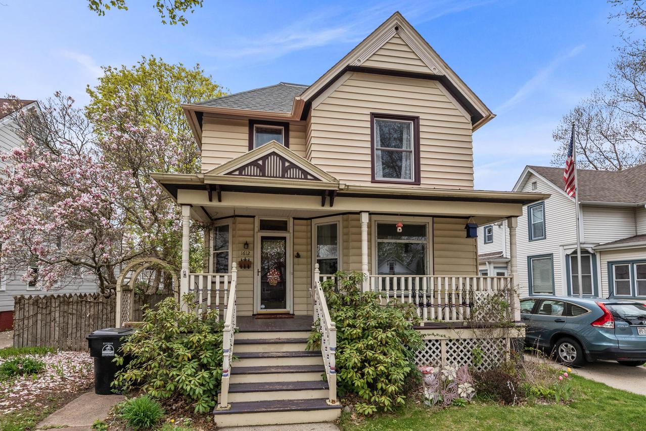 1612 N Main St, Racine, WI 53402