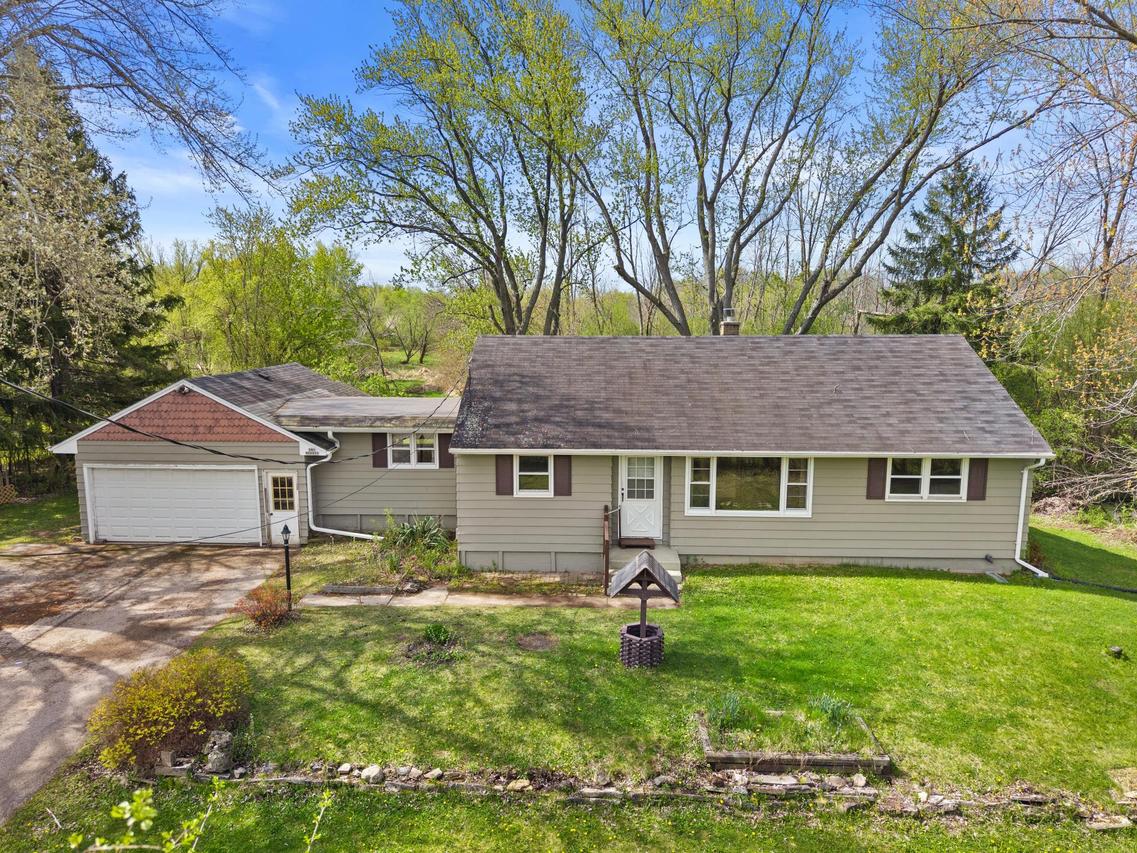 N40W26975 Capitol Dr, Pewaukee, WI 53072