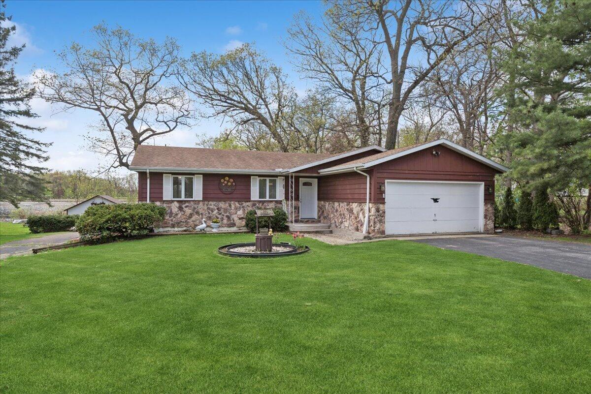23001 120th St, Salem Lakes, WI 53179