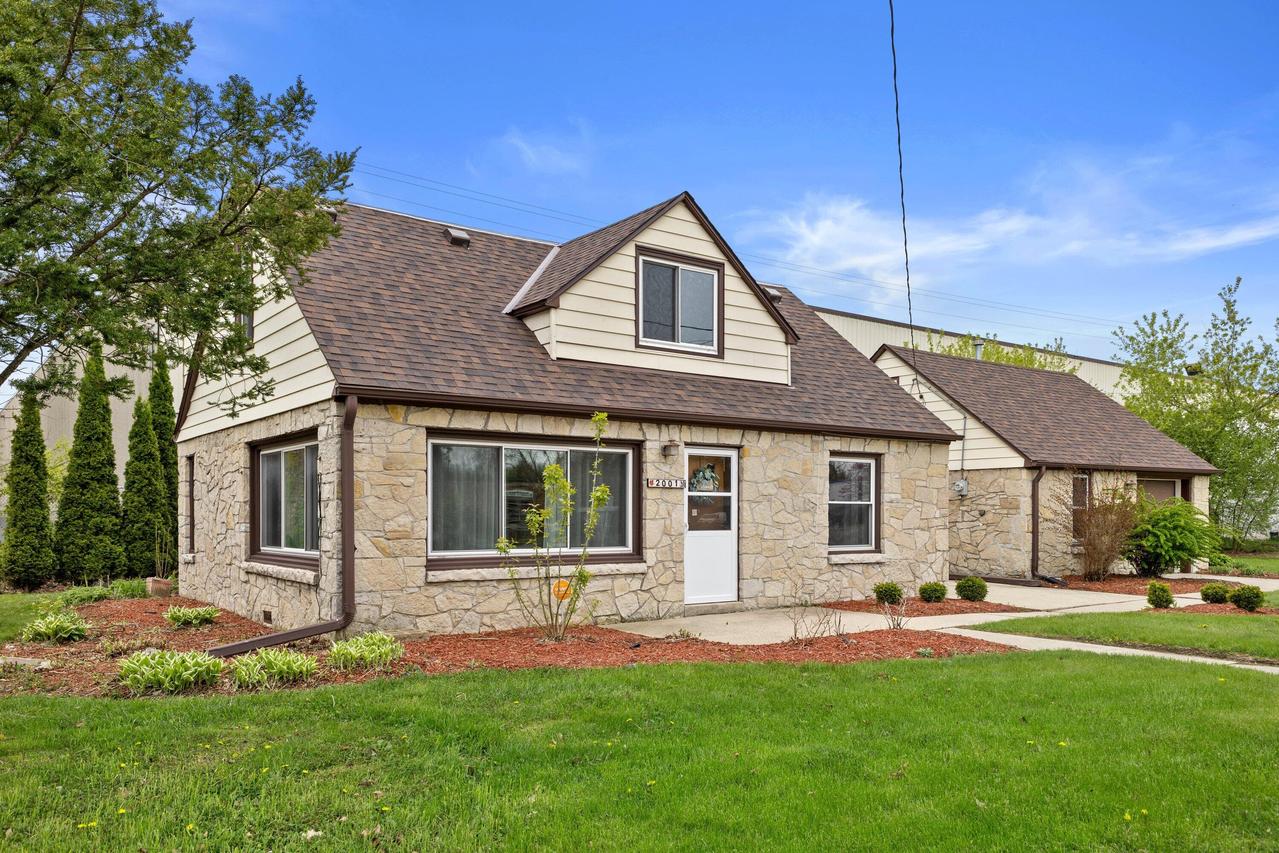 2001 W Bender Rd, Glendale, WI 53209