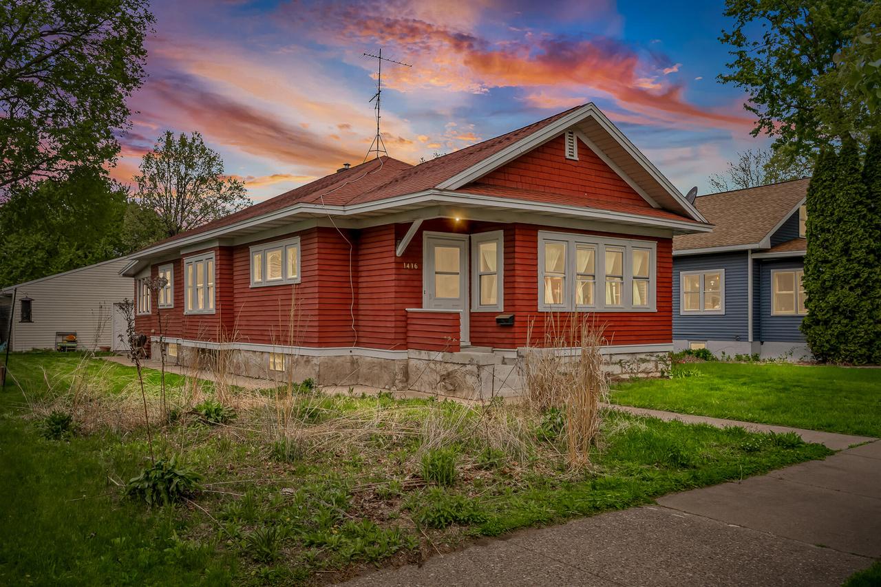1416 S 13th St, La Crosse, WI 54601