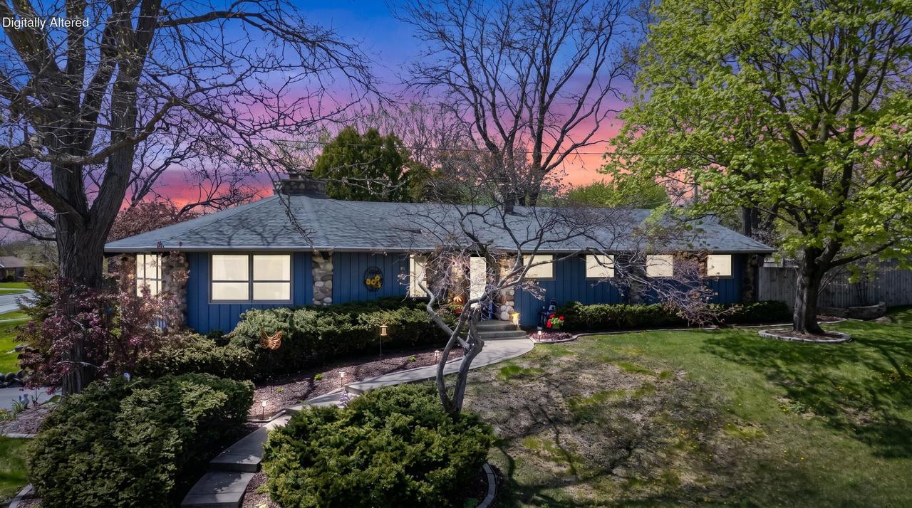 W169N8921 Hoyt Dr, Menomonee Falls, WI 53051