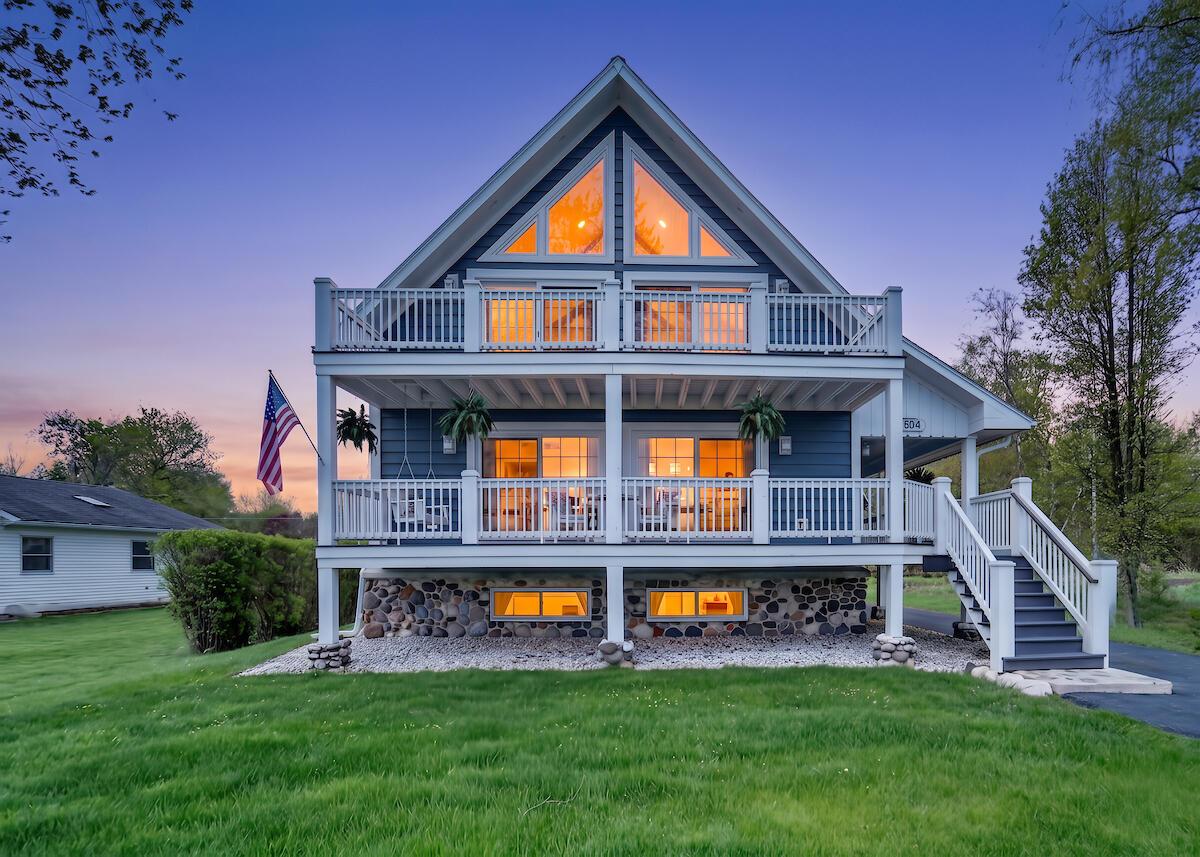 11024 Lakeshore Dr, Pleasant Prairie, WI 53158