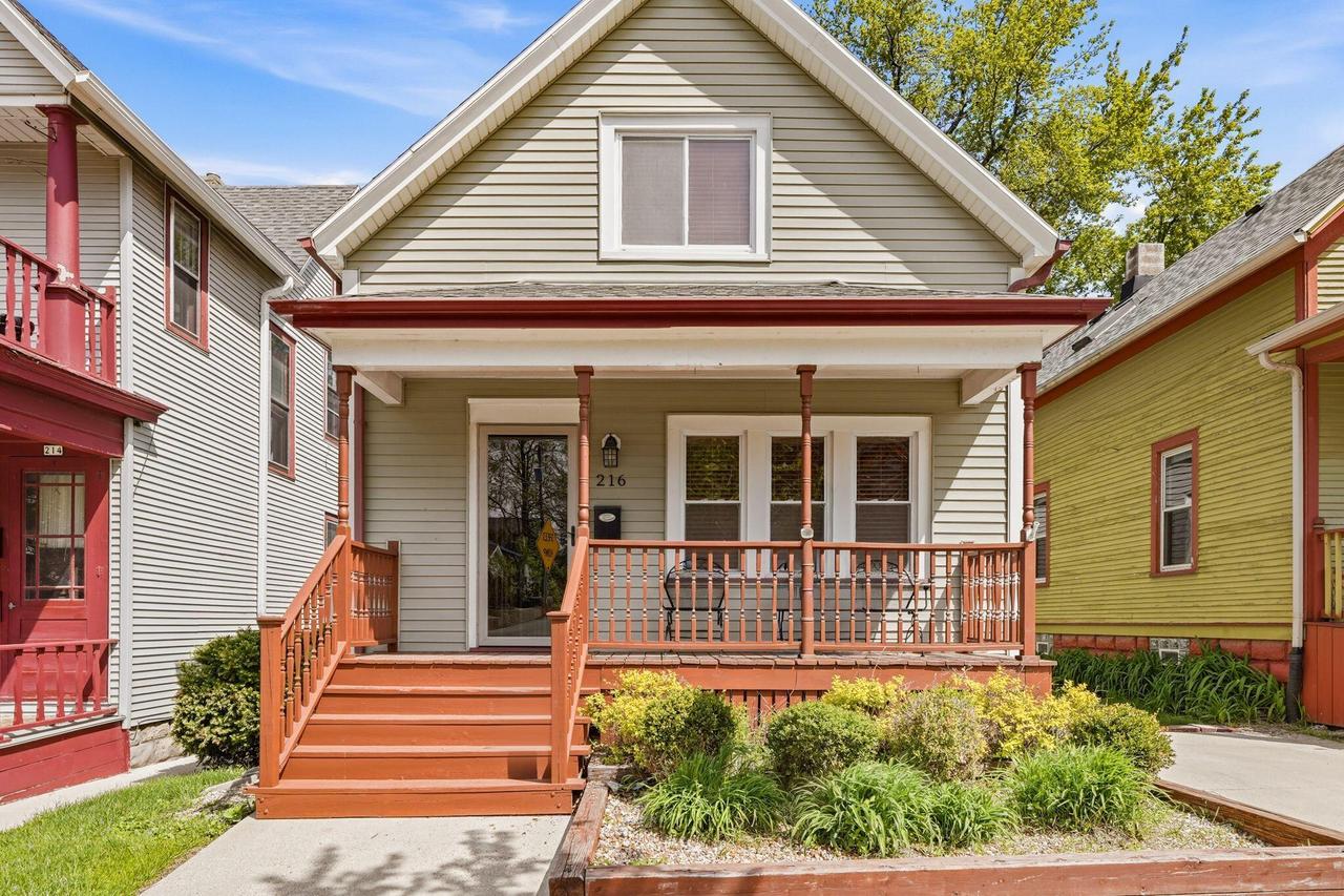 216 E Smith St, Milwaukee, WI 53207