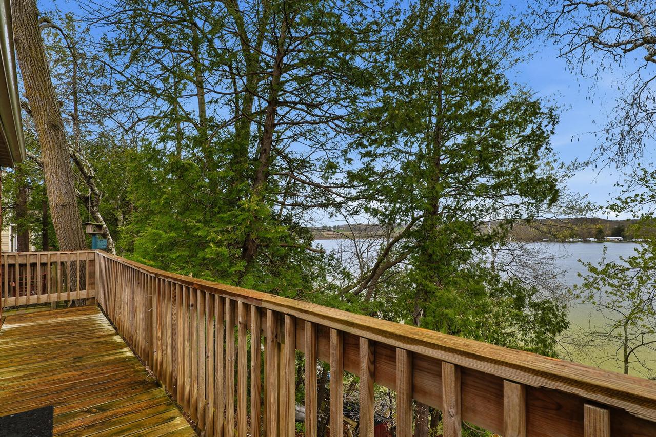 W6302 Lake Ellen Dr, Lyndon, WI 53011
