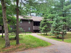 11 Spruce Trl, Springville, WI 53965