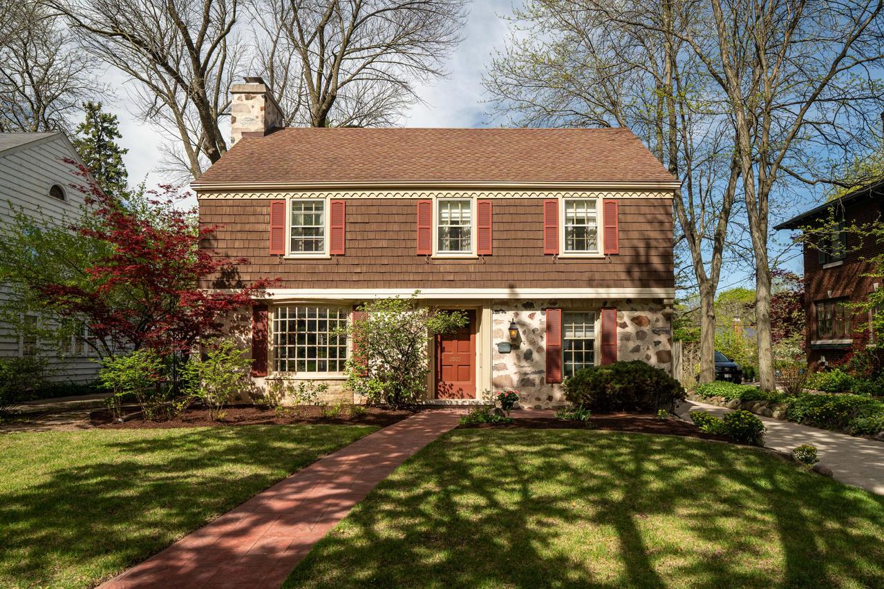 2005 N 72nd St, Wauwatosa, WI 53213