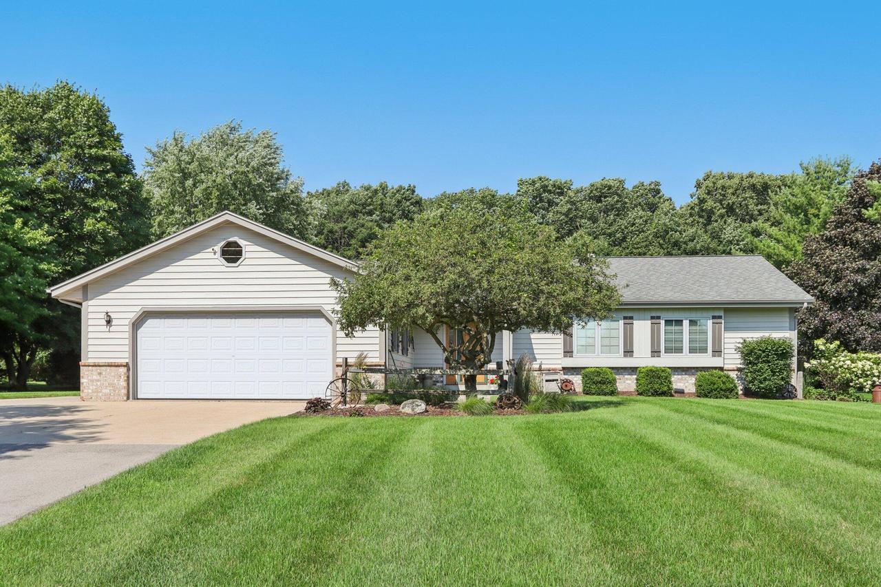985 Elmwood Way, Richfield, WI 53033