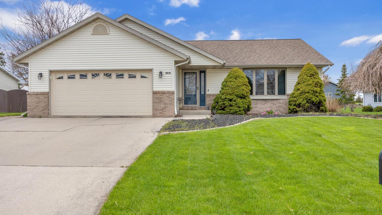 4916 White Fox Dr, Sheboygan, WI 53081