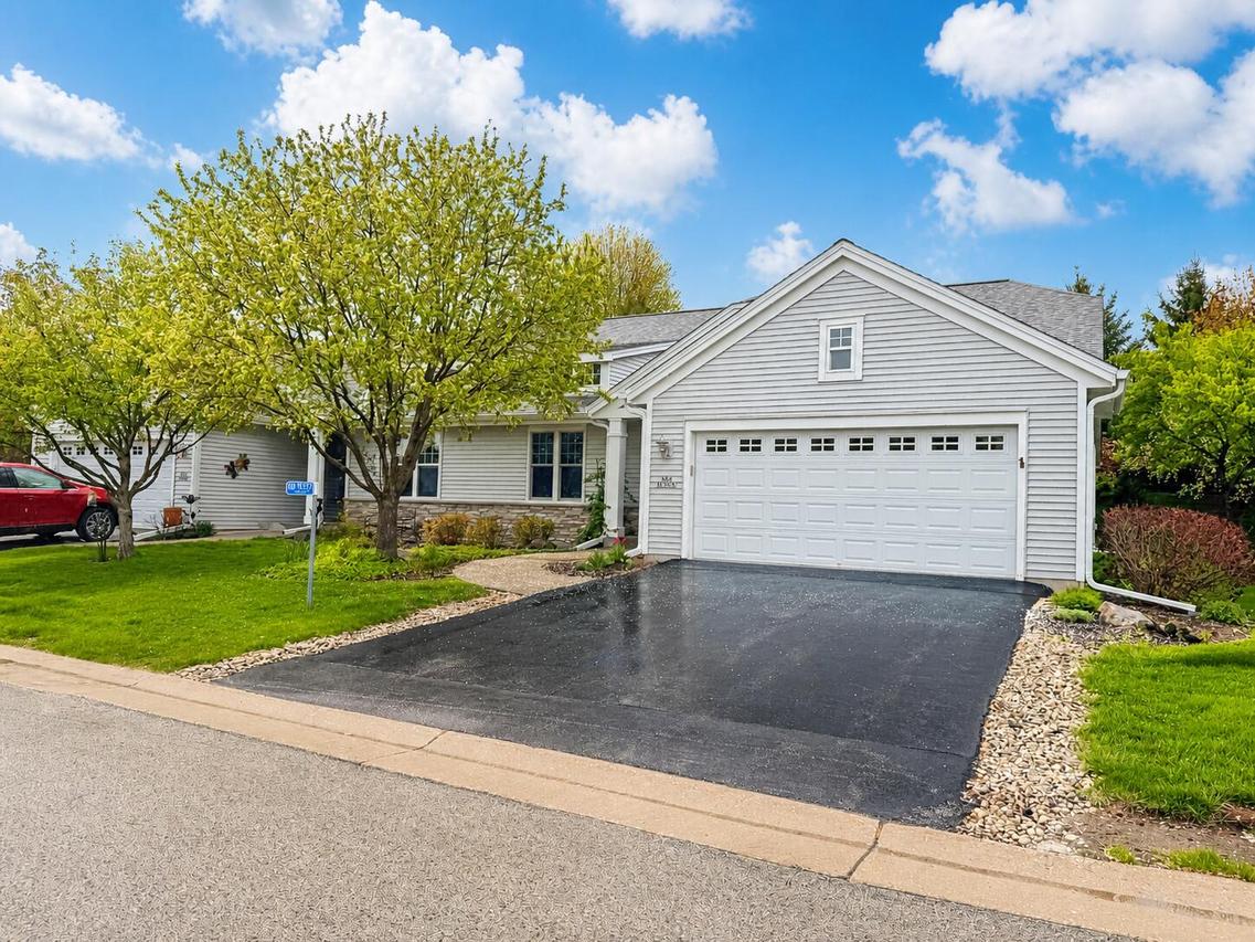 N52W35297 Lighthouse Ln, Oconomowoc, WI 53066