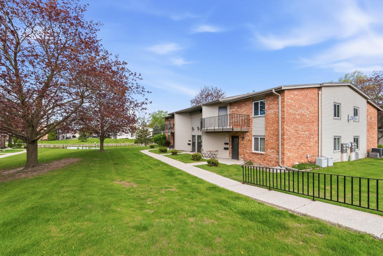 W168N11487 El Camino Dr, Germantown, WI 53022