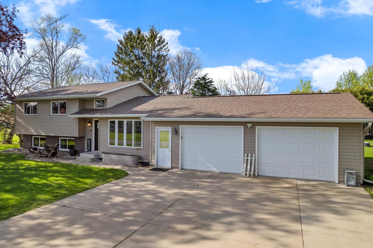 64 W 18th St, Buffalo City, WI 54622