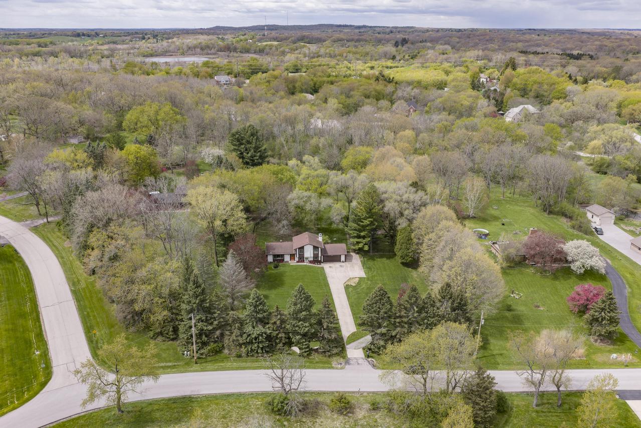 W296N575 Bryn Dr., Delafield, WI 53188