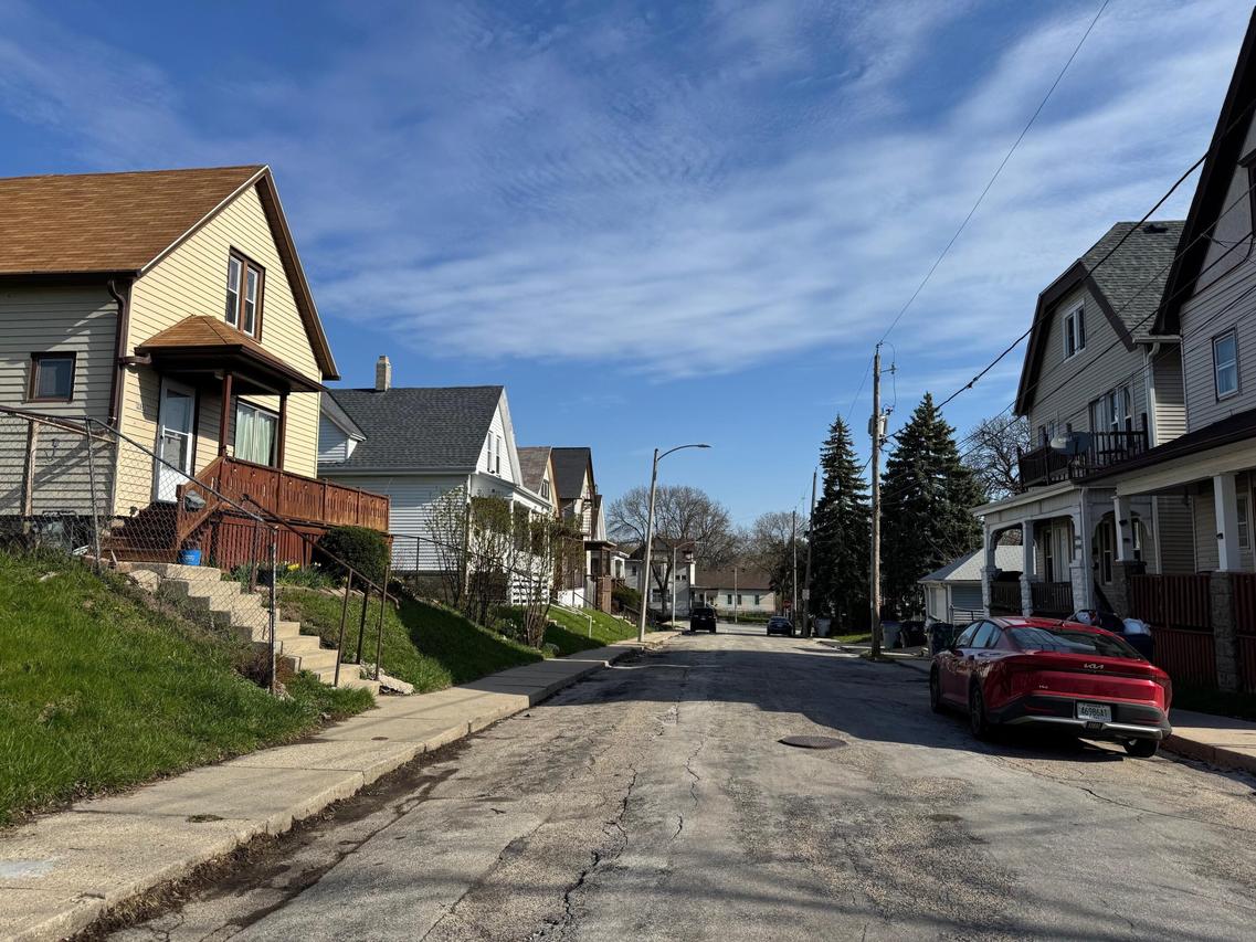 2833 N Hubbard St, Milwaukee, WI 53212