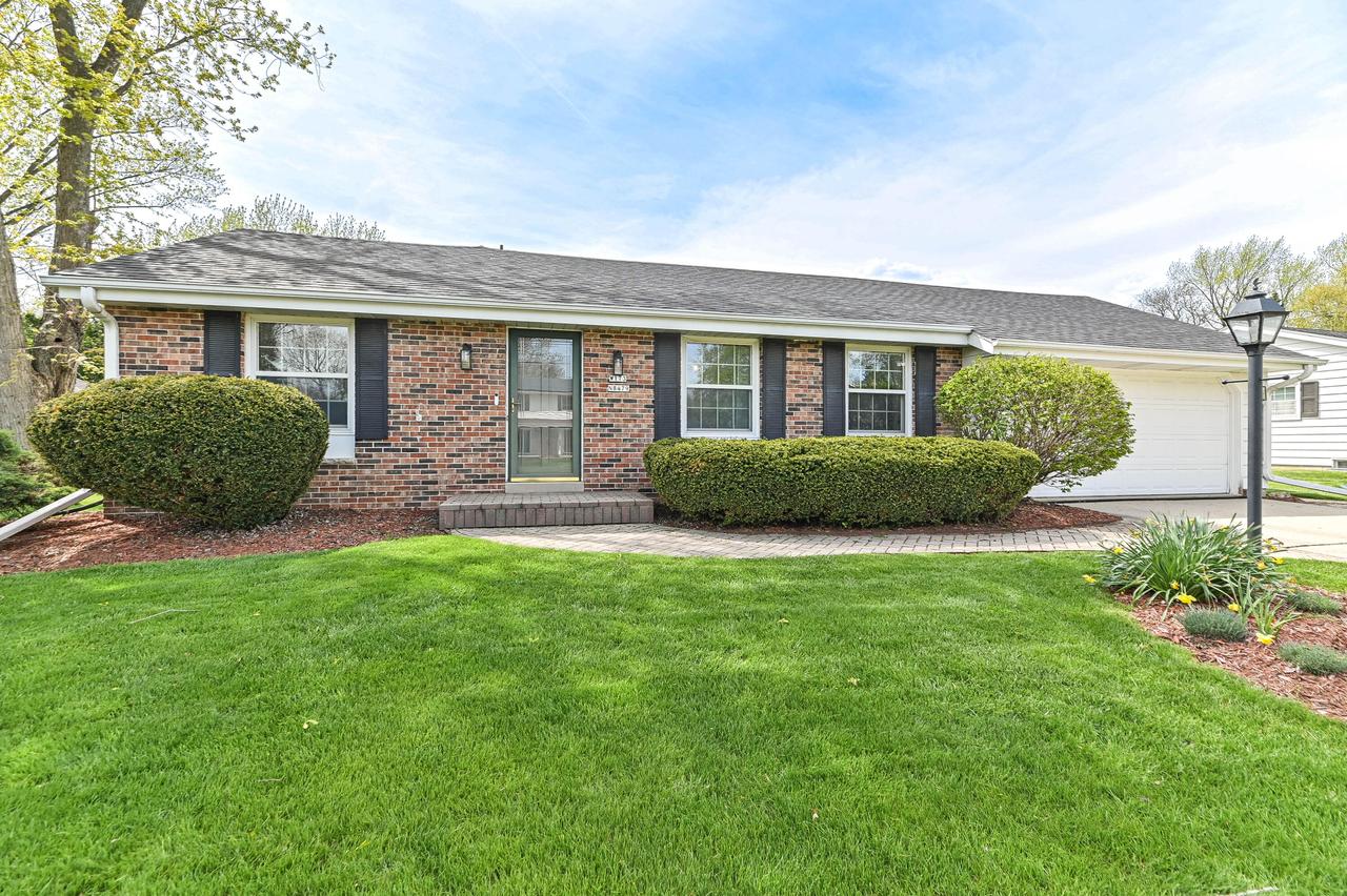 W173N8479 Westbridge Ave, Menomonee Falls, WI 53051