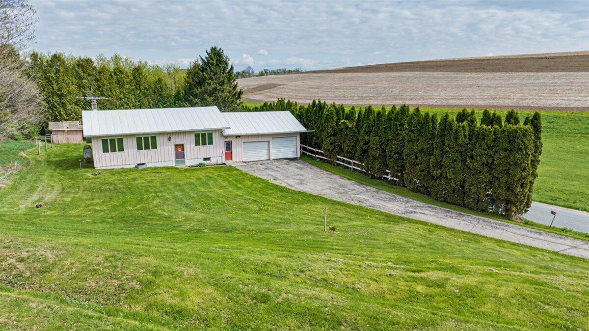 S2795 Natwick Rd, Jefferson, WI 54667