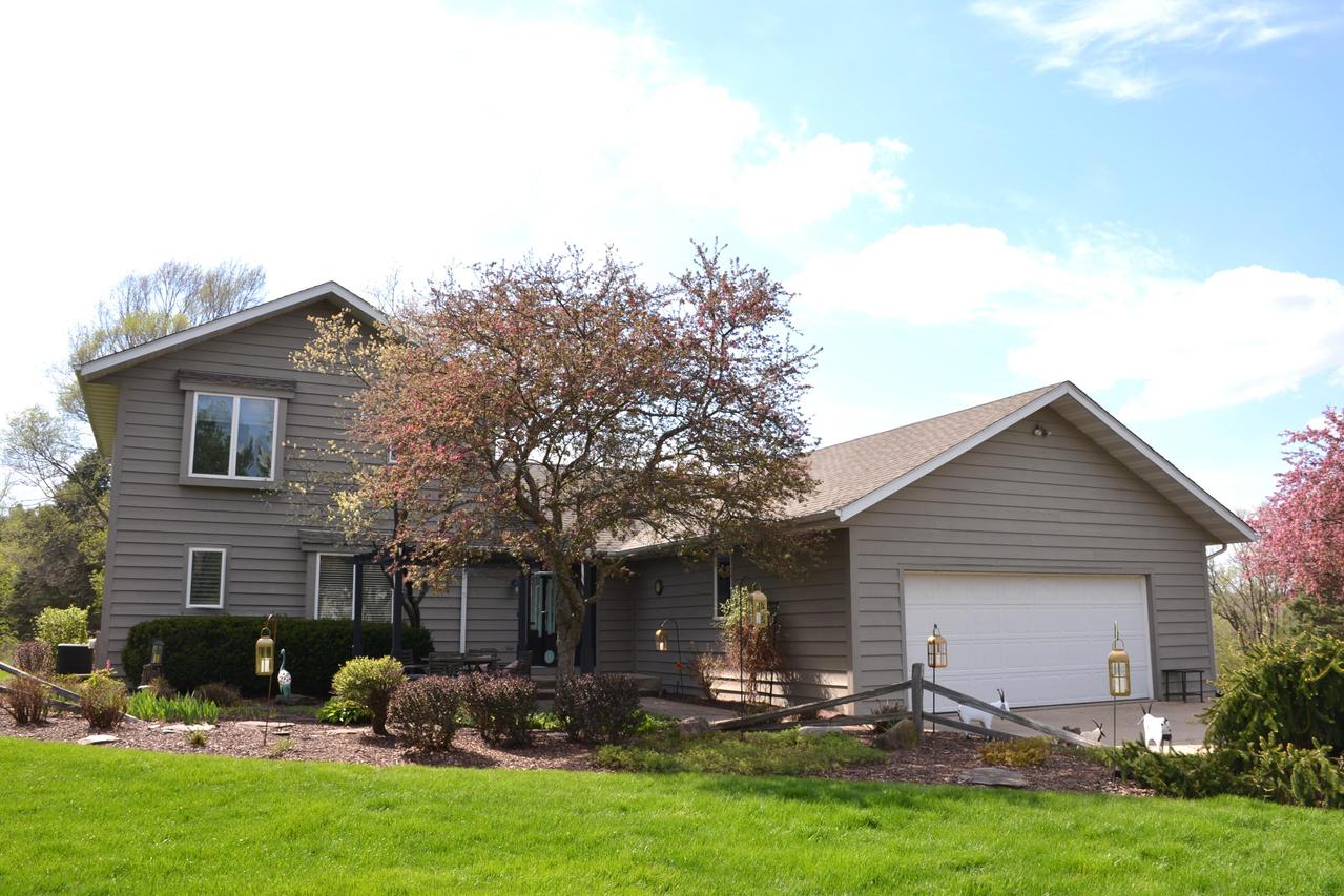 S79W29037 Frog Alley, Mukwonago, WI 53149