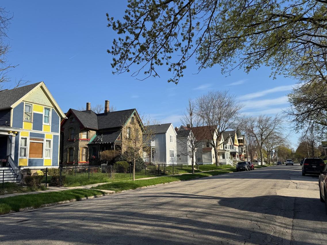 2409 N 1st St, Milwaukee, WI 53212