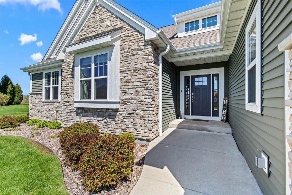 W158N6711 Tamarack Trl, Menomonee Falls, WI 53051