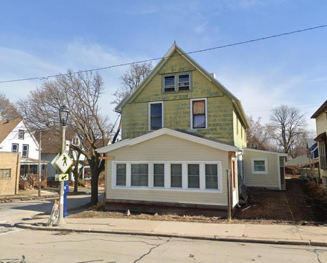 3002 S Kinnickinnic Ave, Milwaukee, WI 53207