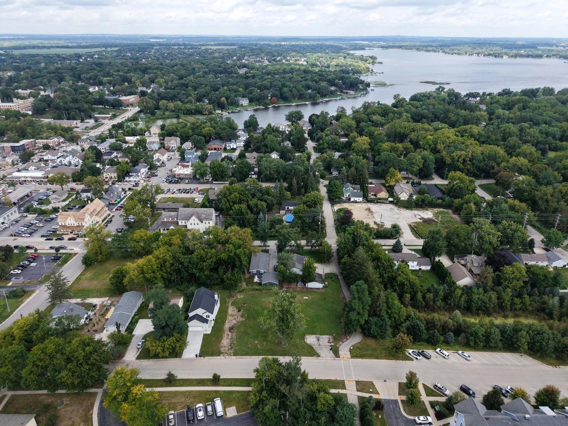 737 Division St, Delafield, WI 53018