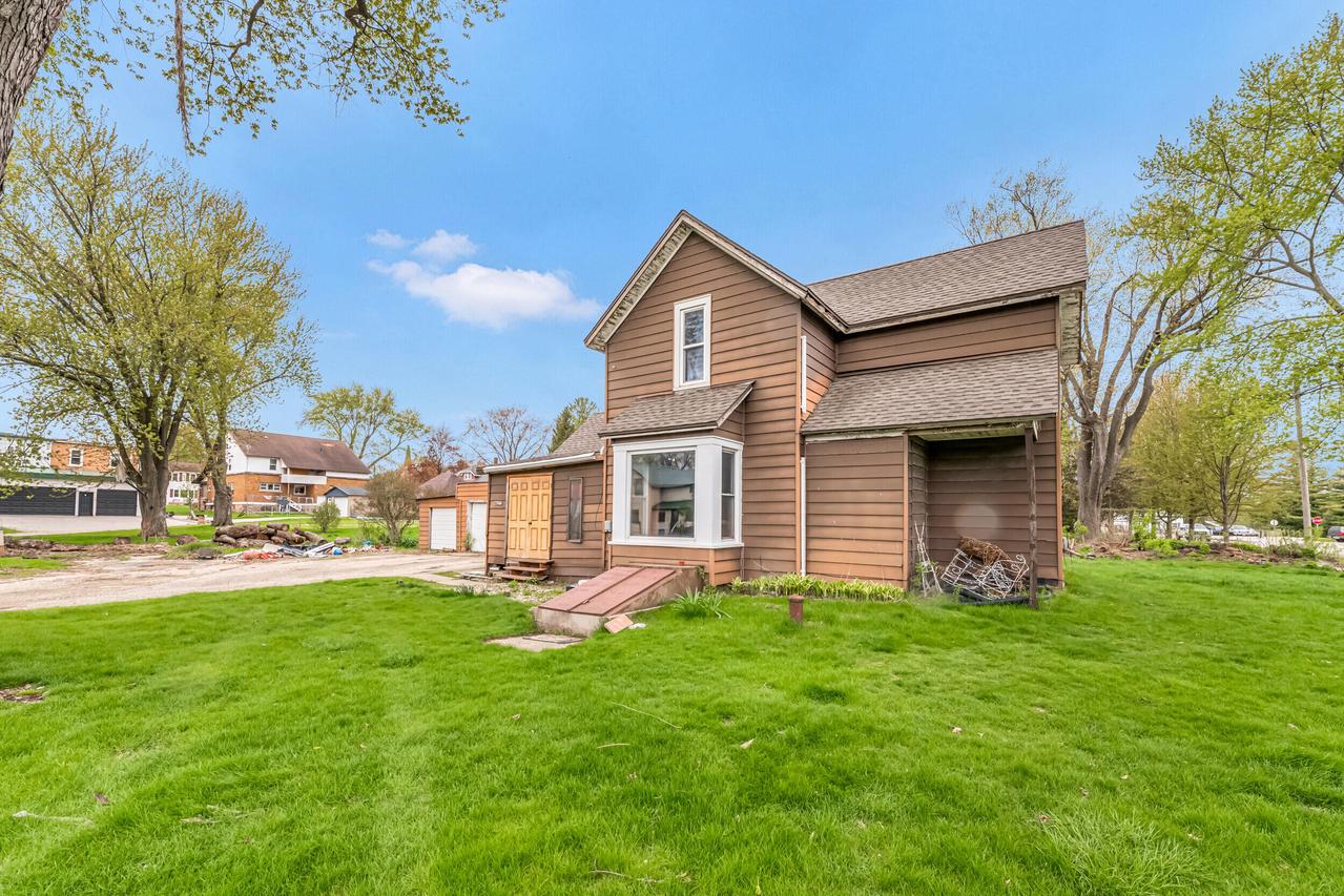 N8577 Second St, Burnett, WI 53922