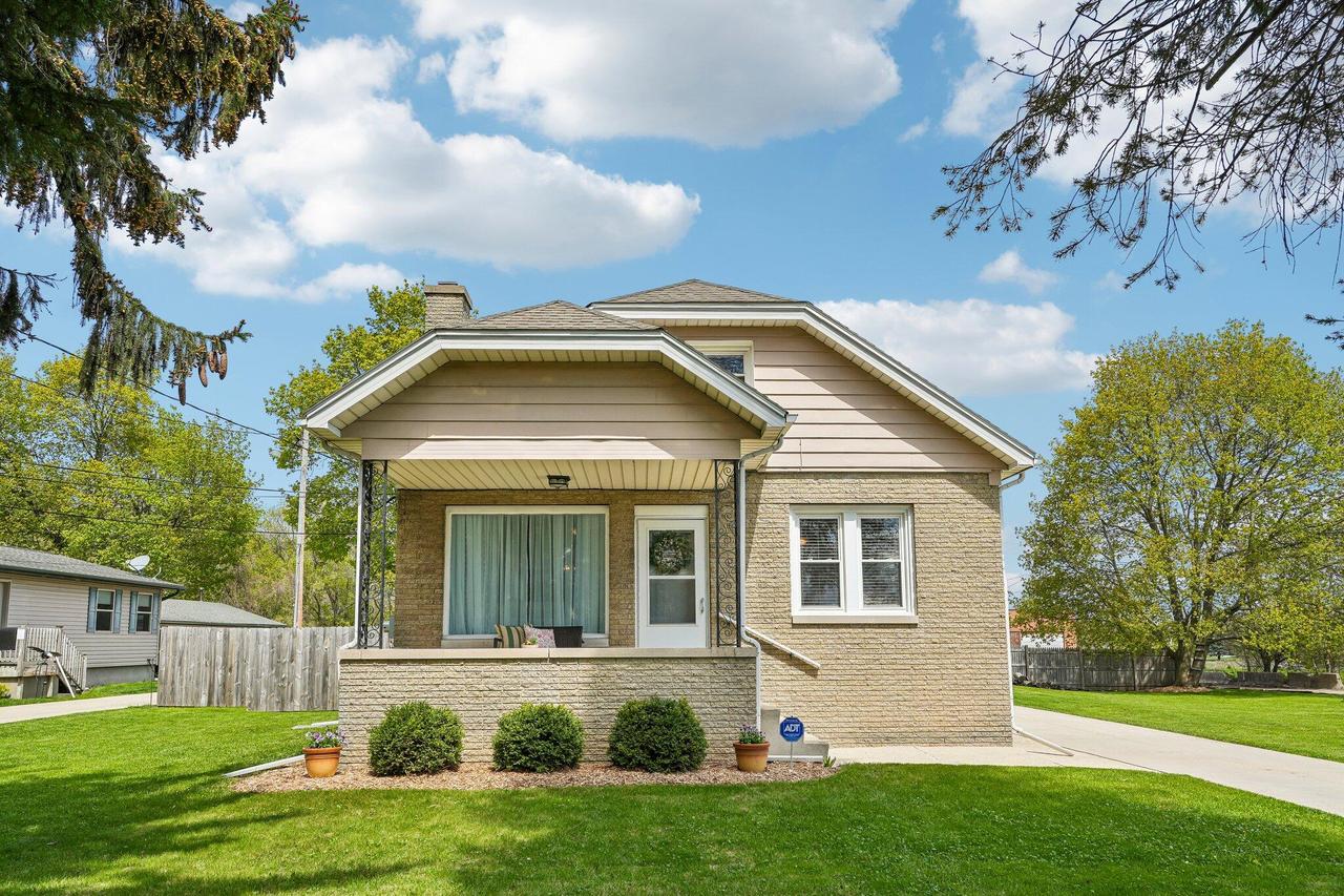 2670 4 1/2 Mile Rd, Caledonia, WI 53402