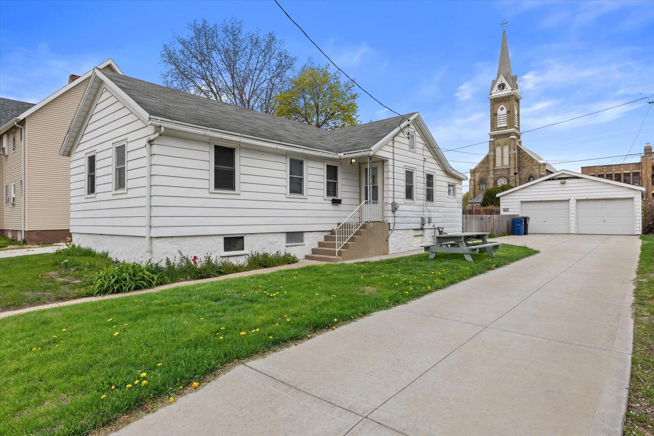 1527 Buchanan St., Racine, WI 53402