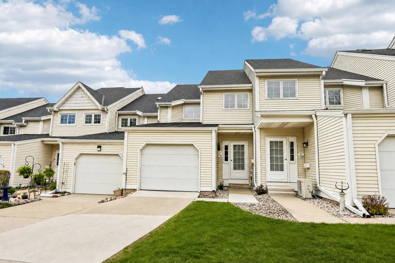 7760 W Tuckaway Shores, Franklin, WI 53132
