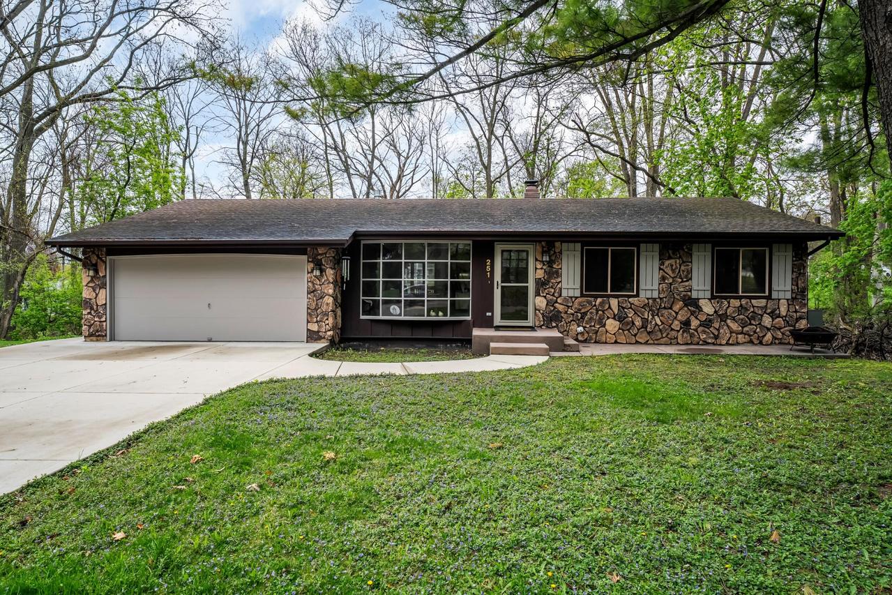 251 Frost Cir, Williams Bay, WI 53191