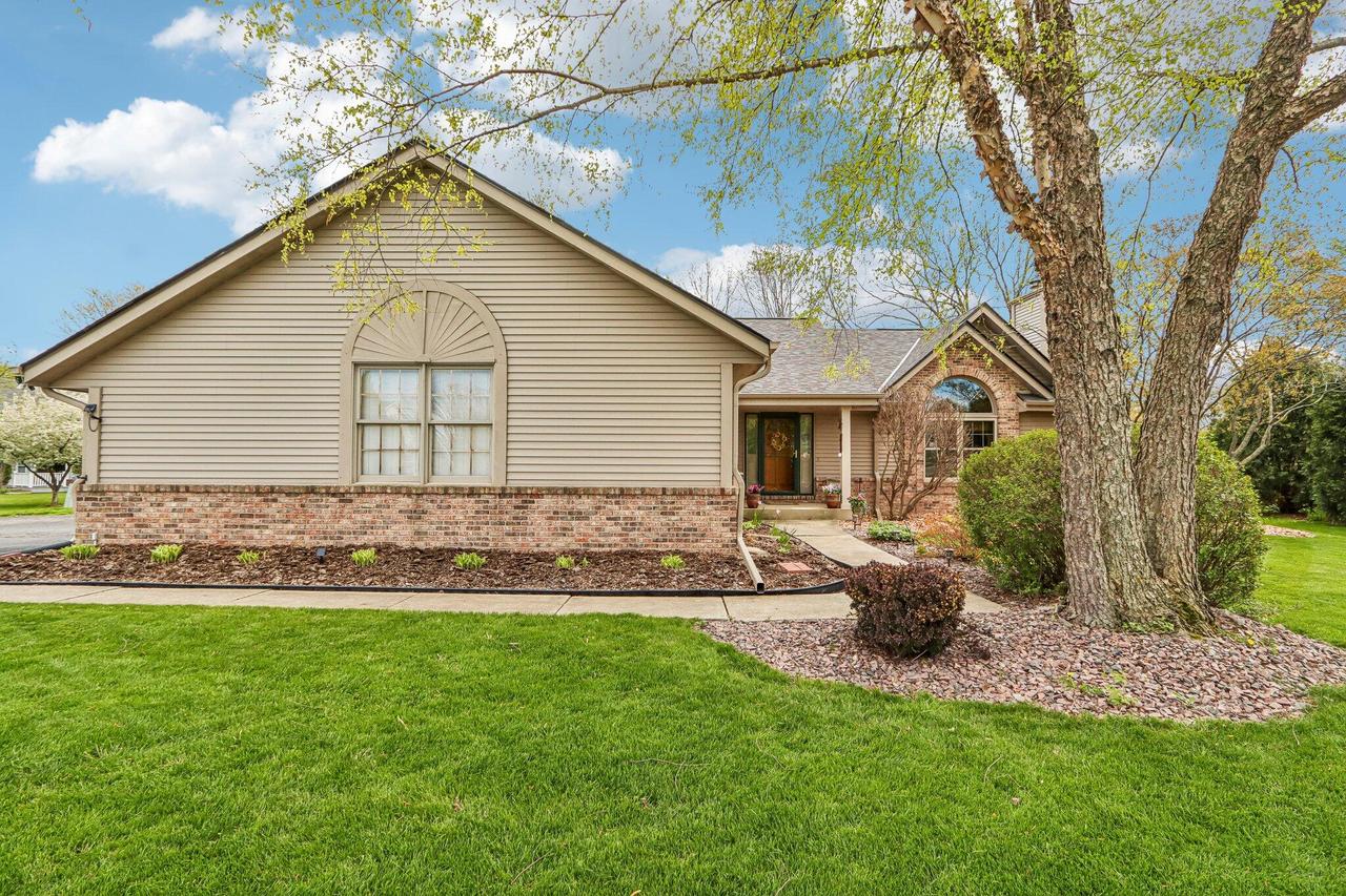 N53W15415 Balsam Dr, Menomonee Falls, WI 53051