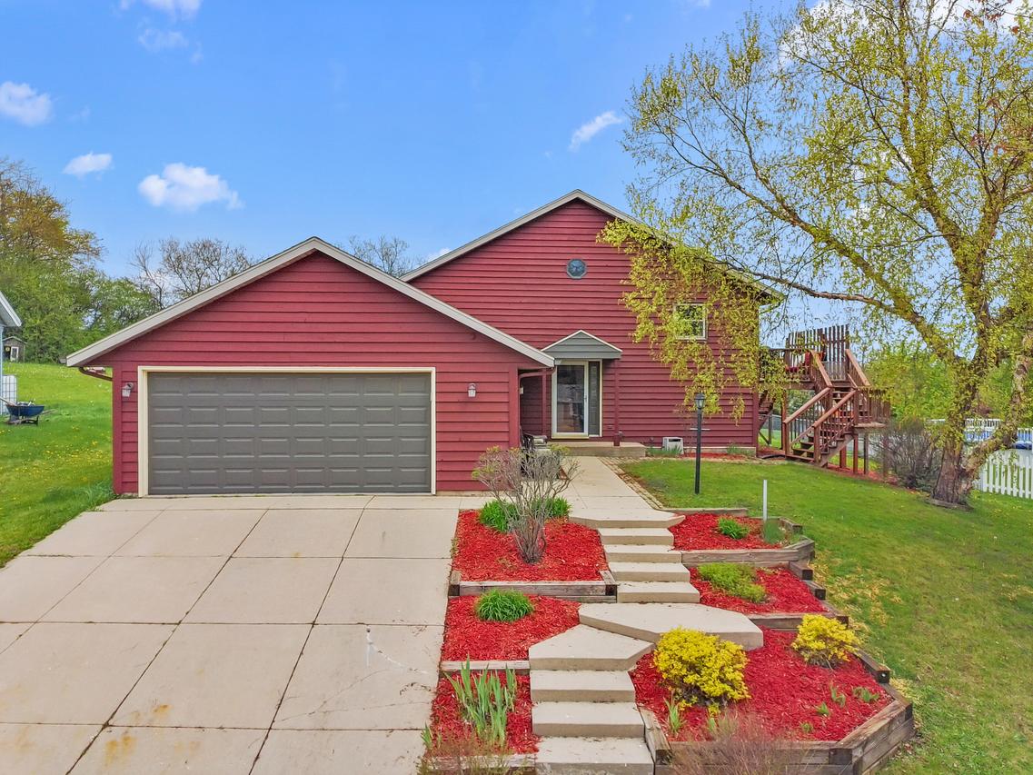 408 Dunford Dr, Burlington, WI 53105
