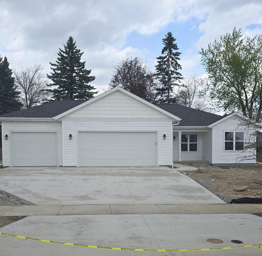 410 Village Ln, Ripon, WI 54971