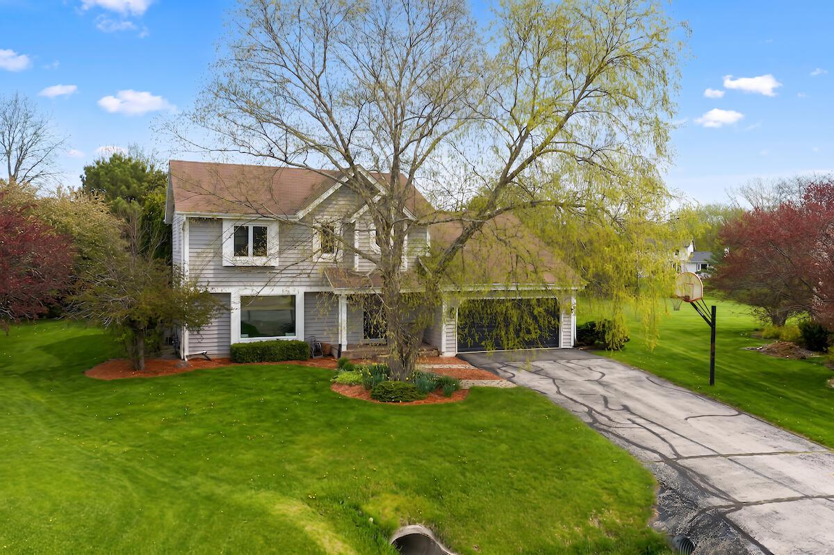 2400 Tammy Ln, Caledonia, WI 53402